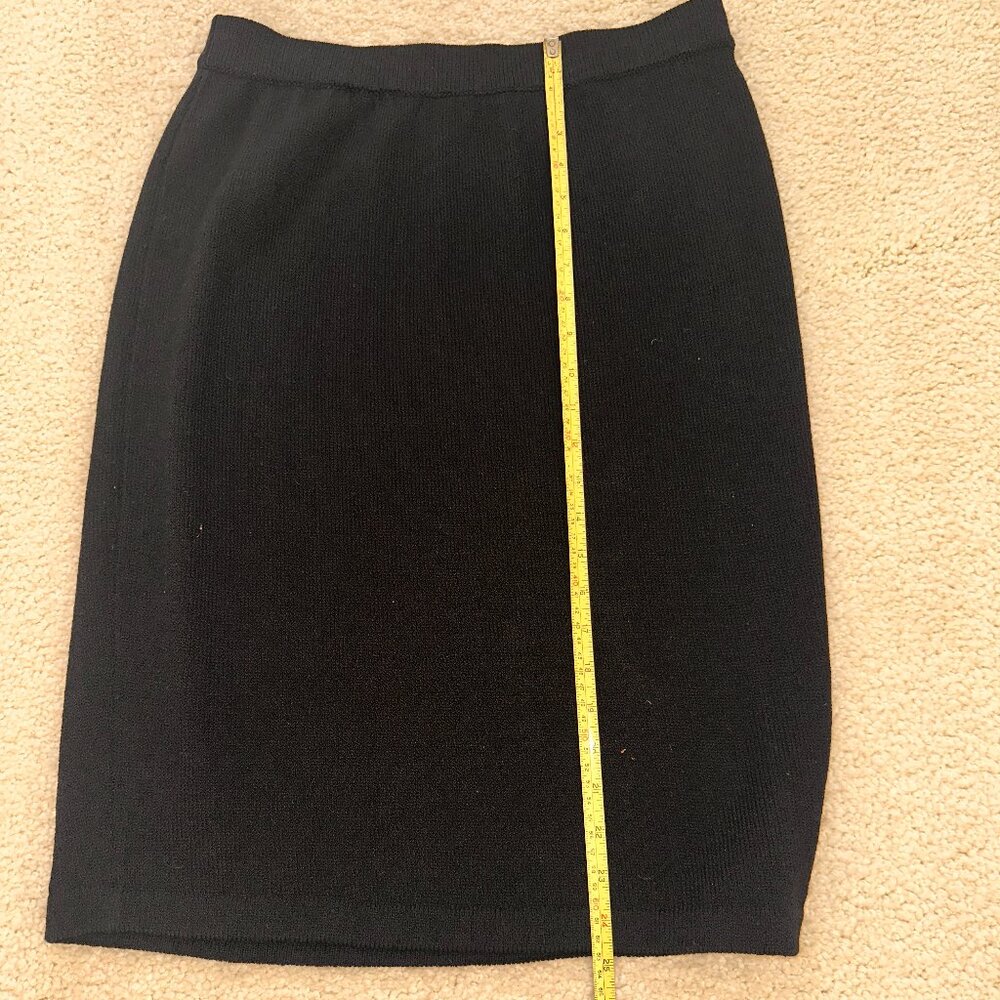 Classic St. John knit skirt Size 10